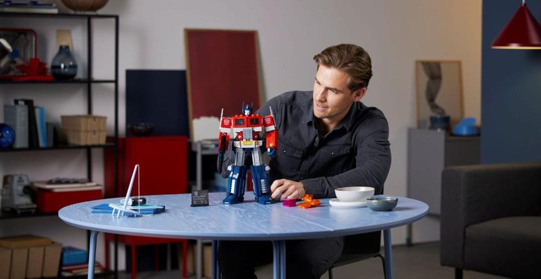 Lego Optimus Prime can be turned into one of the coolest sets